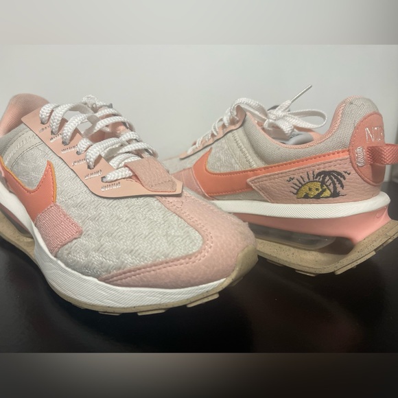 Women Nike Sun Club ☀️ - Picture 2 of 4